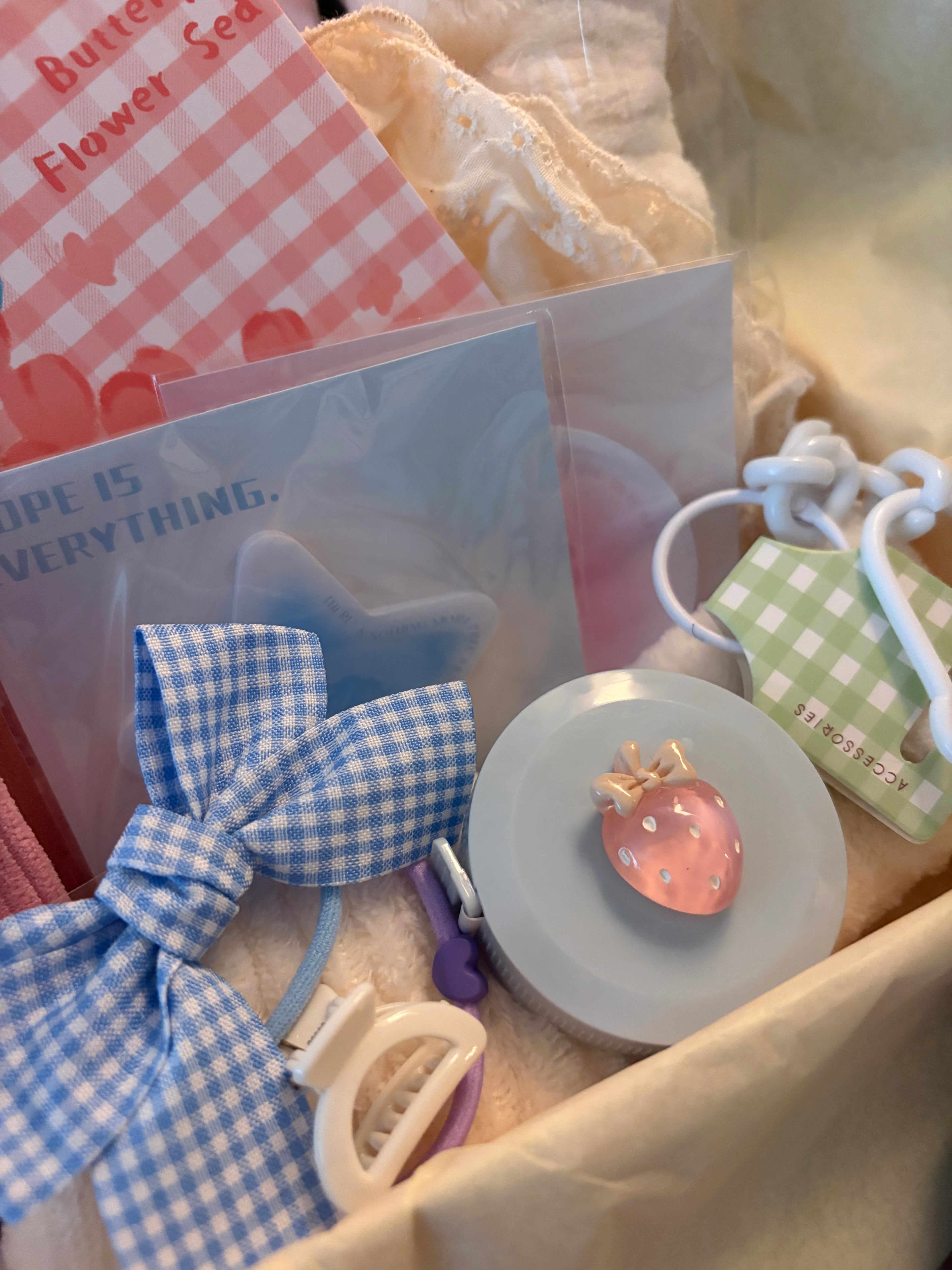 kawaii minimal character Lucky scoop